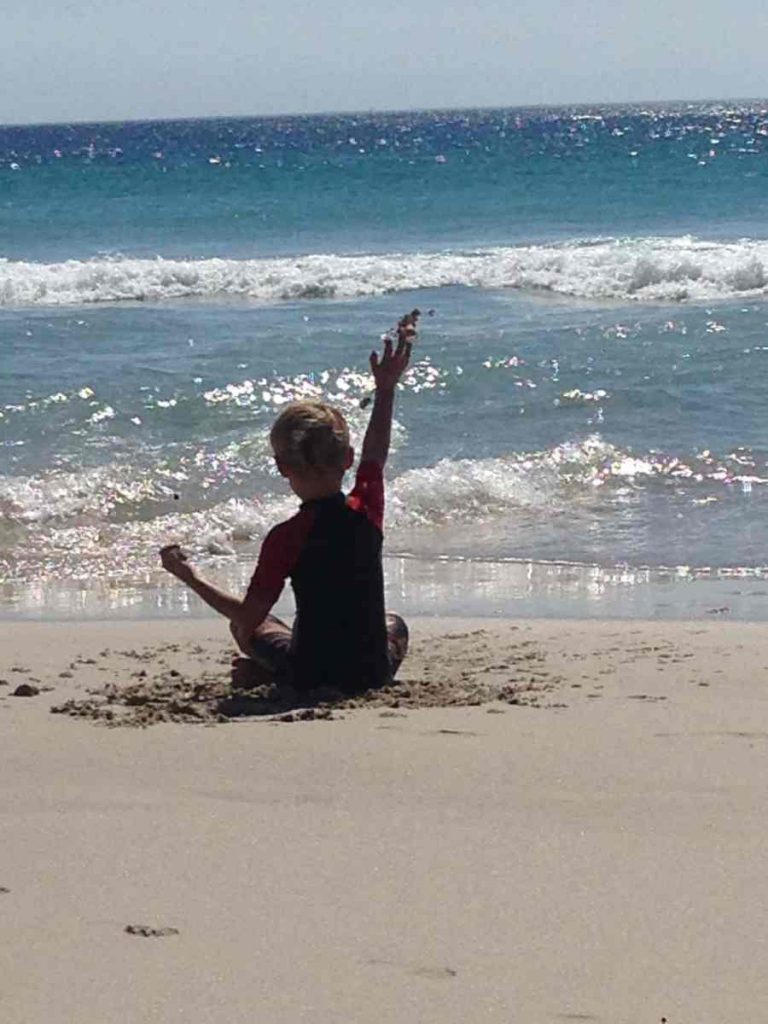 5 reasons people choose to expatriate? 1 expat, child, beach, free, kenya, south africa