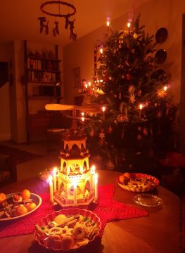 How do people celebrate Christmas around the World 6 A Canadian Christmas 1