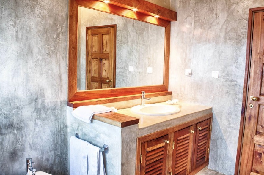 Discover Gecko Resort Watamu - Hotel Review 5 Gecko resort bathroom